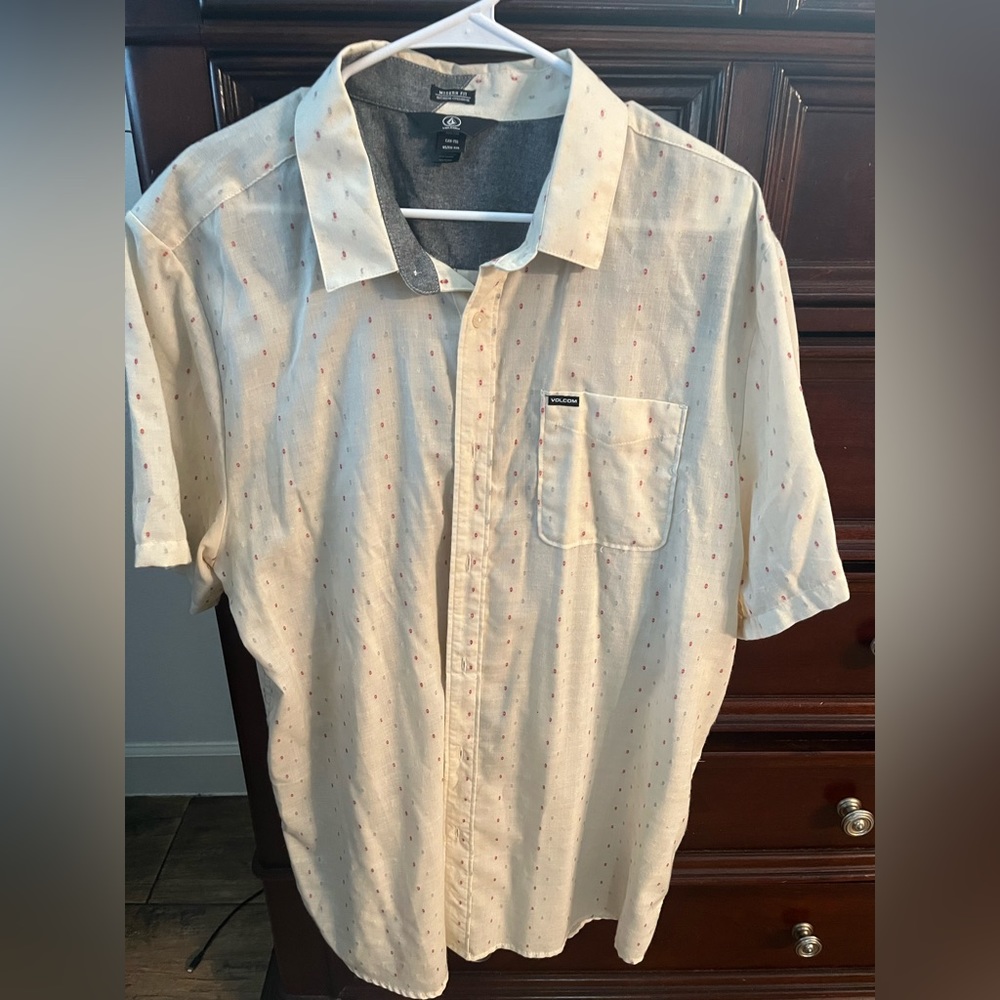 Volcom Button down short sleeve